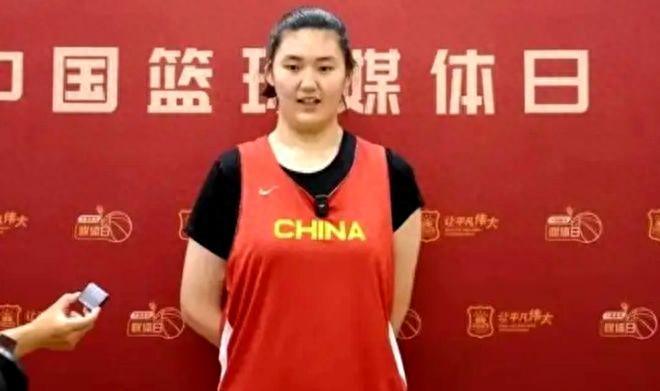 226cm张子宇8投8中暴打韩国！妈妈场边激动录像这基因太强了！(图6)