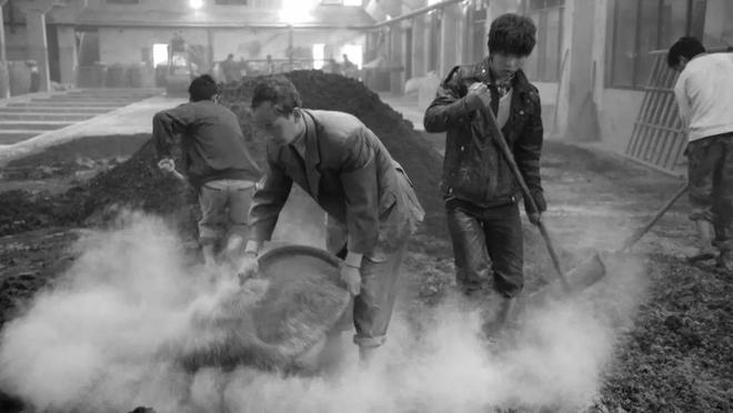 非常意外2009年开会时所用的茶杯是一个吃完的罐头瓶子(图4)