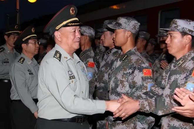 非常意外2009年开会时所用的茶杯是一个吃完的罐头瓶子(图20)