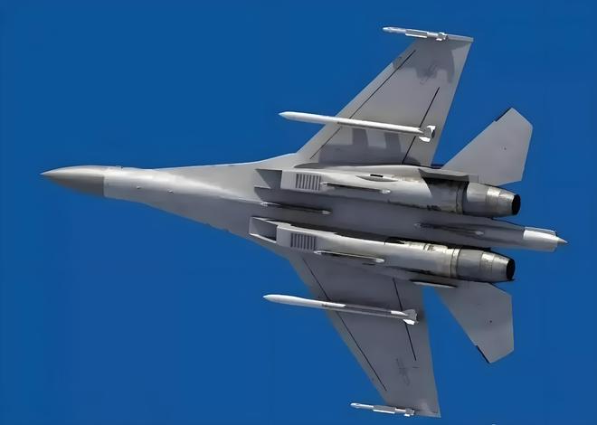 美军终于认清现实：歼-16挂载霹雳-17可能越级摧毁全部的F35(图6)