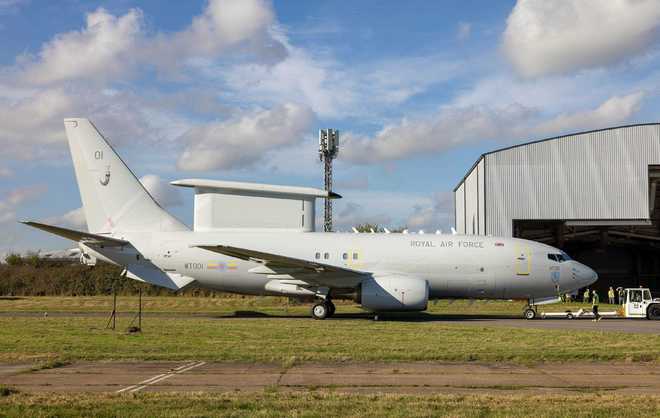 美军终于认清现实：歼-16挂载霹雳-17可能越级摧毁全部的F35(图9)